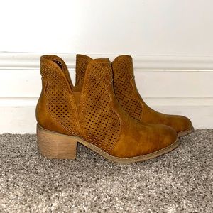 Pierre Dumas ankle booties
